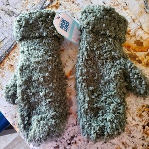 Army green muk luk popcorn adult sized mittens